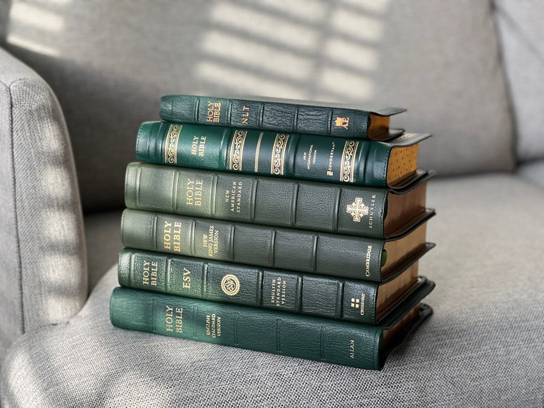 découvrez notre sélection des livres essentiels à lire absolument. que vous soyez passionné de littérature, de science, ou d'histoire, ces œuvres incontournables nourriront votre esprit et enrichiront votre culture. plongez dans des récits captivants et des idées novatrices qui ont marqué le monde.